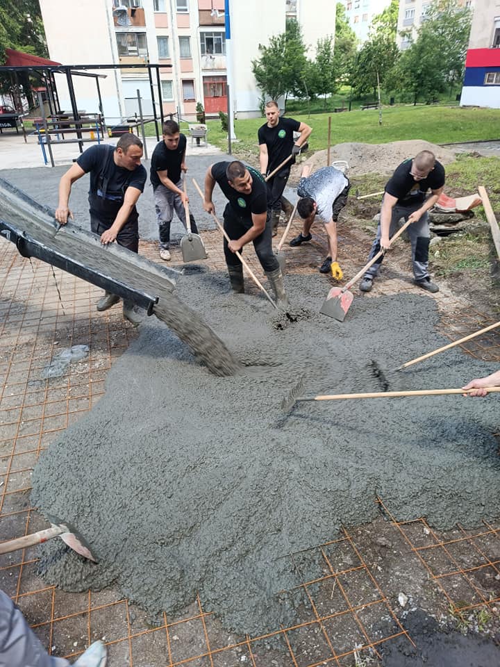 Uređenje međublokovskog prostora - teren za nogotenis