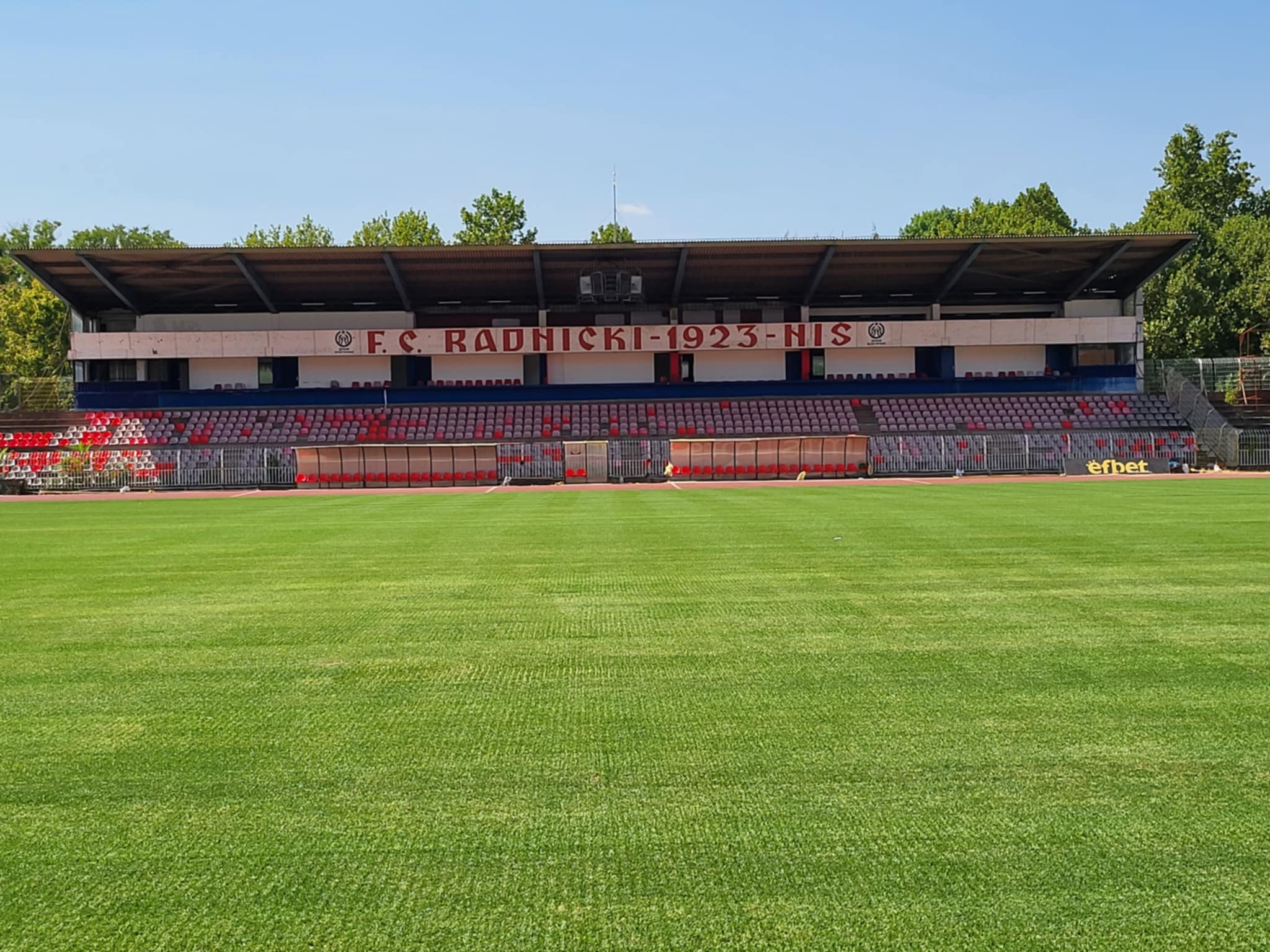 Postavljanje nove travnate podloge na stadionu „Čair“