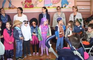 Mališani iz vrtića “Kolibri“ u poseti Domu “Duško Radović“