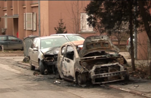 Izgoreo „pežo“ u ulici Milana Rakića