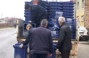 Počela podela kanti i kesa za reciklažni otpad