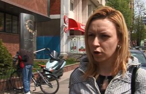 Porodica izgubila kuću zbog duga za struju, komšije sprečile iseljenje