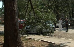 Grana oštetila auto