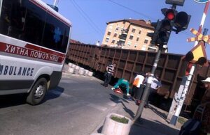 UŽAS U NIŠU: Povukla sam baku za ruku, ali voz ju je razneo!