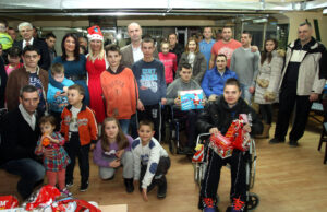 Uručeni paketići plivačima plivačkog kluba Delfin