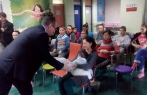 Obradovani mališani