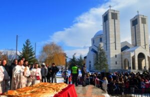 Tradicionalno lomljenje Božićne česnice