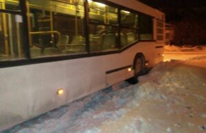 Autobus se zaglavio kod okretnice u Skopskoj Autobus