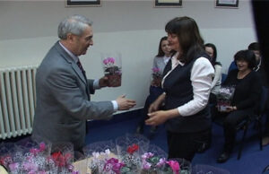 Cveće za koleginice u G.O Crveni Krst