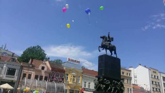 homofobija-trg-kralja-milana-nis