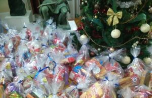 Podeljeno 1000kg hrane, slatkiša, garderobe i igračaka za siromašnu decu, Sigurnu kuću i Dom „Mara“