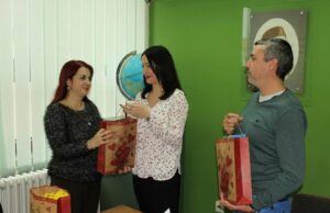 Narodna poslanica Jelena Žarić Kovačević posetila Osnovnu školu „Vuk Karadžić i uručila je školski pribor