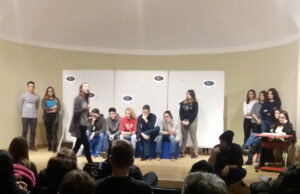 PREMIJERA PREDSTAVE LANAC „FORUM TEATAR“ PROTIV PREDRASUDA I VRŠNJAČKOG NASILJA