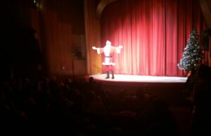 Novogodišnje predstave za decu u hraniteljskim porodicama