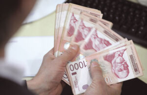 Od danas veće plate i penzije