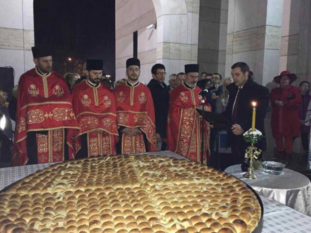 26229346_1955359418063780_7934644950915790772_n