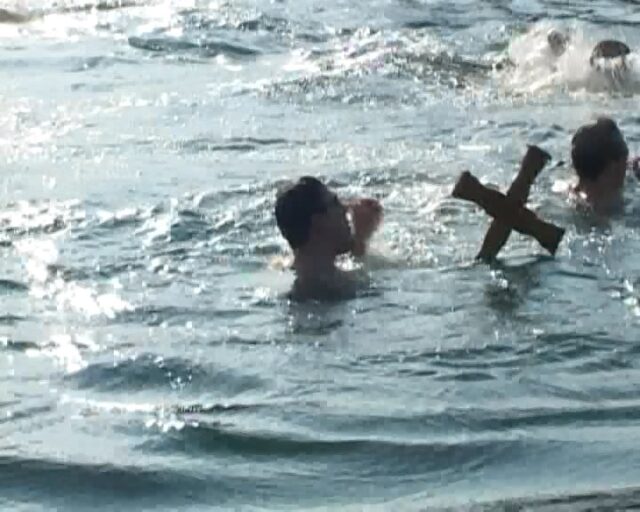 Plivanje za časni Krst Plivanje za časni Krst