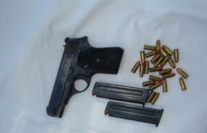 Uhapšen D. M. (1982) iz Niša zbog nedozvoljene proizvodnje, držanje, nošenje i promet oružja i eksplozivnih materija