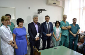 JOŠ JEDNA DONACIJA ZA MALE PACIJENTE U NIŠKOM KC- KOMPANIJA „TAMI TRADE“ POKLONILA DVA MOBILNA INKUBATORA
