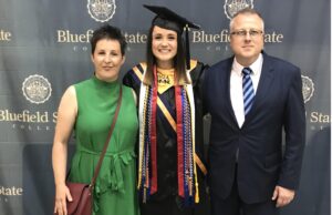 JELENA JEVTIĆ IZ NIŠA BRANI BOJE SRBIJE U AMERICI: Učila od senatora i diplomirala kao najbolja na koledžu