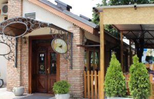 Potrebni KUVARI i radnici za rad u kuhinji