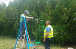 U osnovnoj školi „Desanka Maksimović“ u Čokotu postavljene ljuljaške i klackalice
