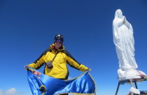 Zastava grada Niša izneta na vrhove Alpa