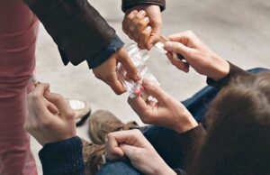 Uhapšeni I. S. (1972) i N. S. (1991) iz Niša zbog prodaje četiri paketića heroina trojici mladića