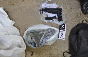 Uhapšeni V.P. (1995) i S.T. (1992) zbog neovlašćene proizvodnje i stavljanje u promet opojnih droga i nedozvoljene proizvodnje, držanja, nošenja i promet oružja i eksplozivnih materija