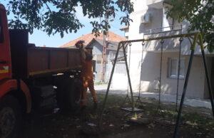 Akcija sređivanja ispred zgrade u Knjaževačkoj 149a