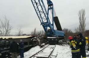 Jasenovik – Meštani kod svojih kuća, specijalne ekipe radiće na pretakanju amonijaka iz cisterni