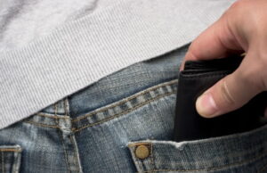 Ukrali novčanik od sugrađanke u invalidskim kolicima