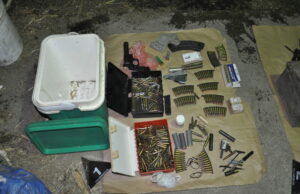 Uhapšen I. P. (1986) iz okoline Aleksinca zbog nedozvoljene proizvodnje, držanje, nošenje i promet oružja i eksplozivnih materija i neovlašćeno držanje opojnih droga