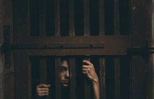 Izložba fotografija Miloša Bjelice „Iza žice“