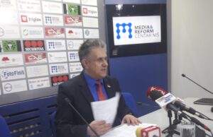 Narodni poslanik Milija Miletić traži izmeštanje naplatne rampe kod Malče, rekonstrukciju pruge i rekonstrukciju puta od Vrežinskog bulevara do Malčanske petlje