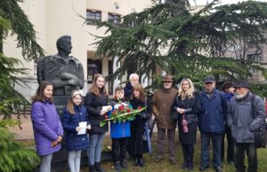 “Sećanje na Branka Miljkovića” ispred biste” princa poezije” povodom 58.godišnjice smrti