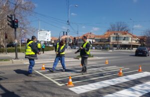 Postavljena pešačka ograda u „zoni škole“