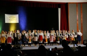 “Mozaik” “jednim srcem i jednim opankom” – godišnjim koncertom proslavio četvrtu godišnjicu postojanja i prikupio donaciju za Dečju onkološku kliniku