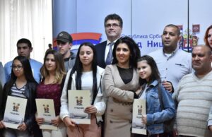 Uručene stipendije učenicima srednjih škola romske nacionalnosti
