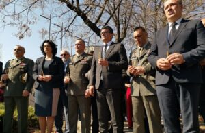 Polaganjem venaca i cveća, i parastosom odata počast poginulima u NATO agresiji