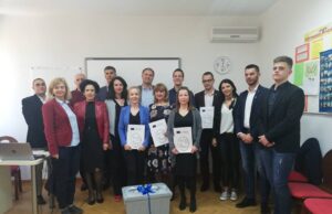 Učenici Gimanzije „Kreativno pero“ iz Beograda poklonili robota učenicima ETŠ „Mija Stanimirović“ u Nišu