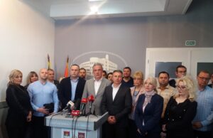 Odbornici SNS-a i kolalicioni patneri u Skupštini grada Niša – SNS: „U Skupštini ćemo biti 24 časa jer želimo da sprečimo pokušaj rušenja institucija i uništavanja državne imovine