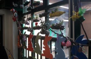 Na Veliki četvrtak deca u Dečjem kulturnom centru farbala jaja i spremala se za Uskrs