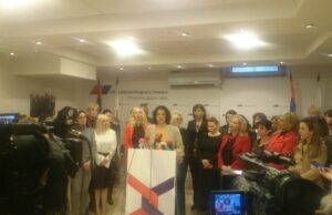 Funkiconerke SNS Nišavskog okruga osudile su incident ispred Starog dvora