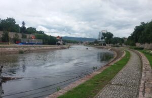Muškarac skočio sa mosta u Nišavu i teško se povredio