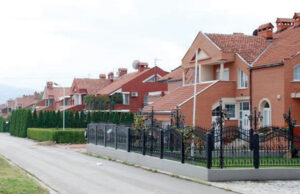 MLADIĆ (25) UPUCAN U STERIJINOJ ULICI: Policija intenzivno traga za napadačem