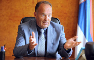 ŠTO DA NE KAŽEM – MNOGO UČIMO, A MALO ZNAMO