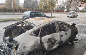 Izgorelo taxi vozilo kod Ćele-Kule