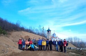 Po prijatnom vremenu izvedeno pešačenje do manastira u Veti