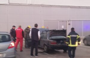 Zapalio se auto kod Bulevara Medijana, nema žrtava